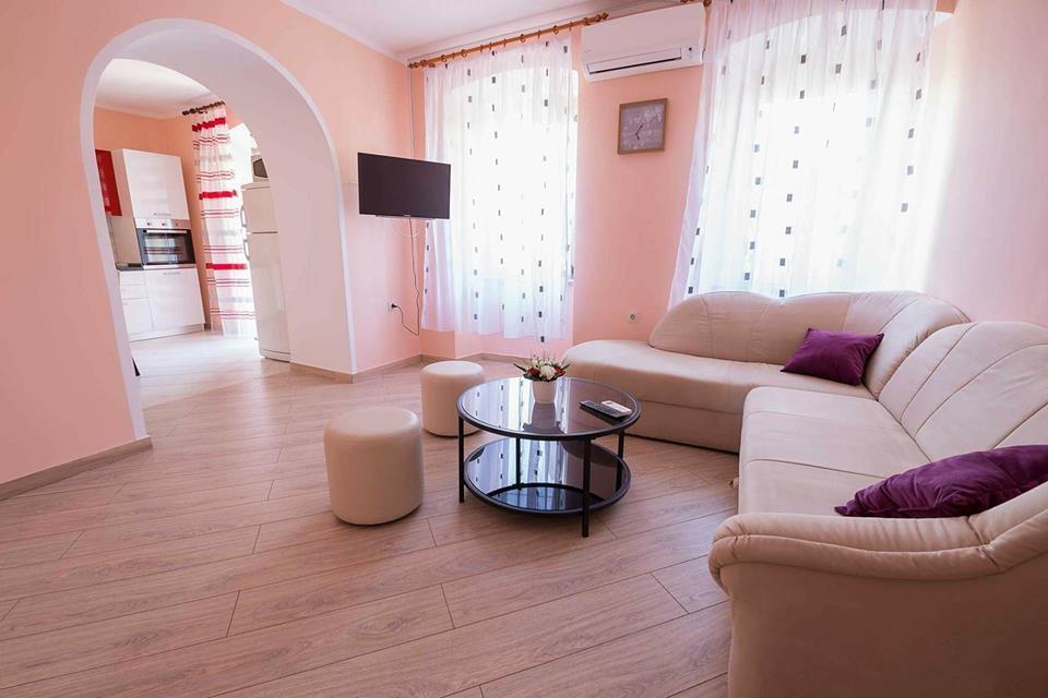 Apartmani Pod Nehajem セニ エクステリア 写真